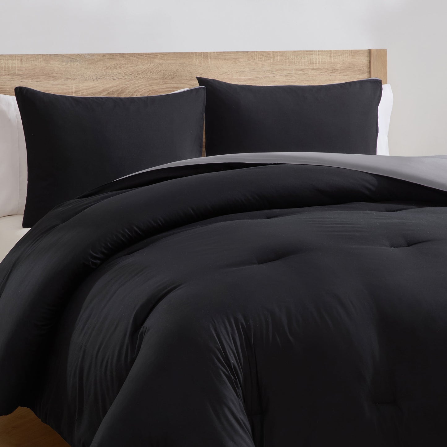 Fluffy Down Alternative Comforter Sets, All Season Lightweight Reversible Queen Comforter Set, 3-Pc Bedding Sets, Black/Charcoal gray - Luxurious Quilted Duvet Cover Set Detail