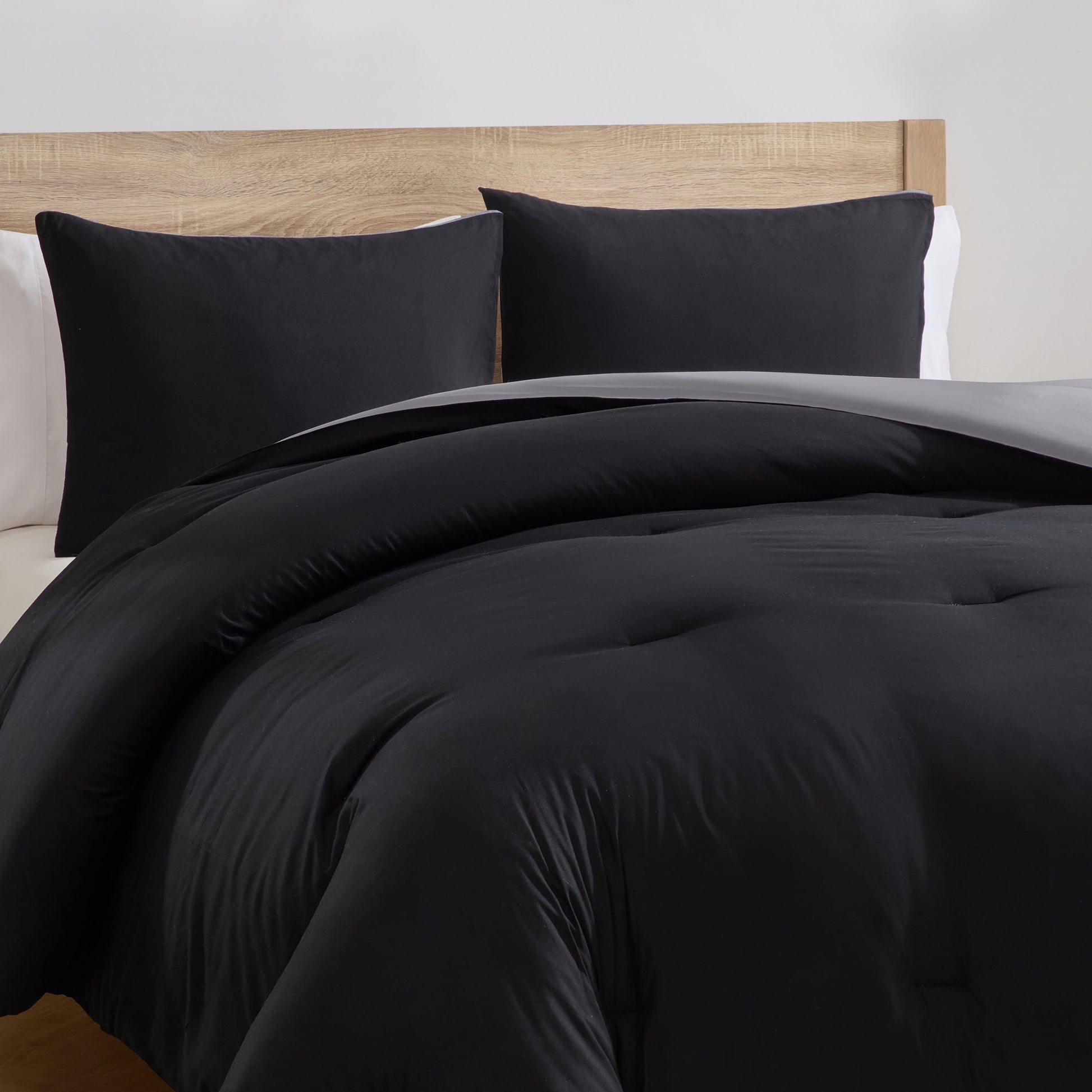 Fluffy Down Alternative Comforter Sets, All Season Lightweight Reversible Queen Comforter Set, 3-Pc Bedding Sets, Black/Charcoal gray - Luxurious Quilted Duvet Cover Set Detail