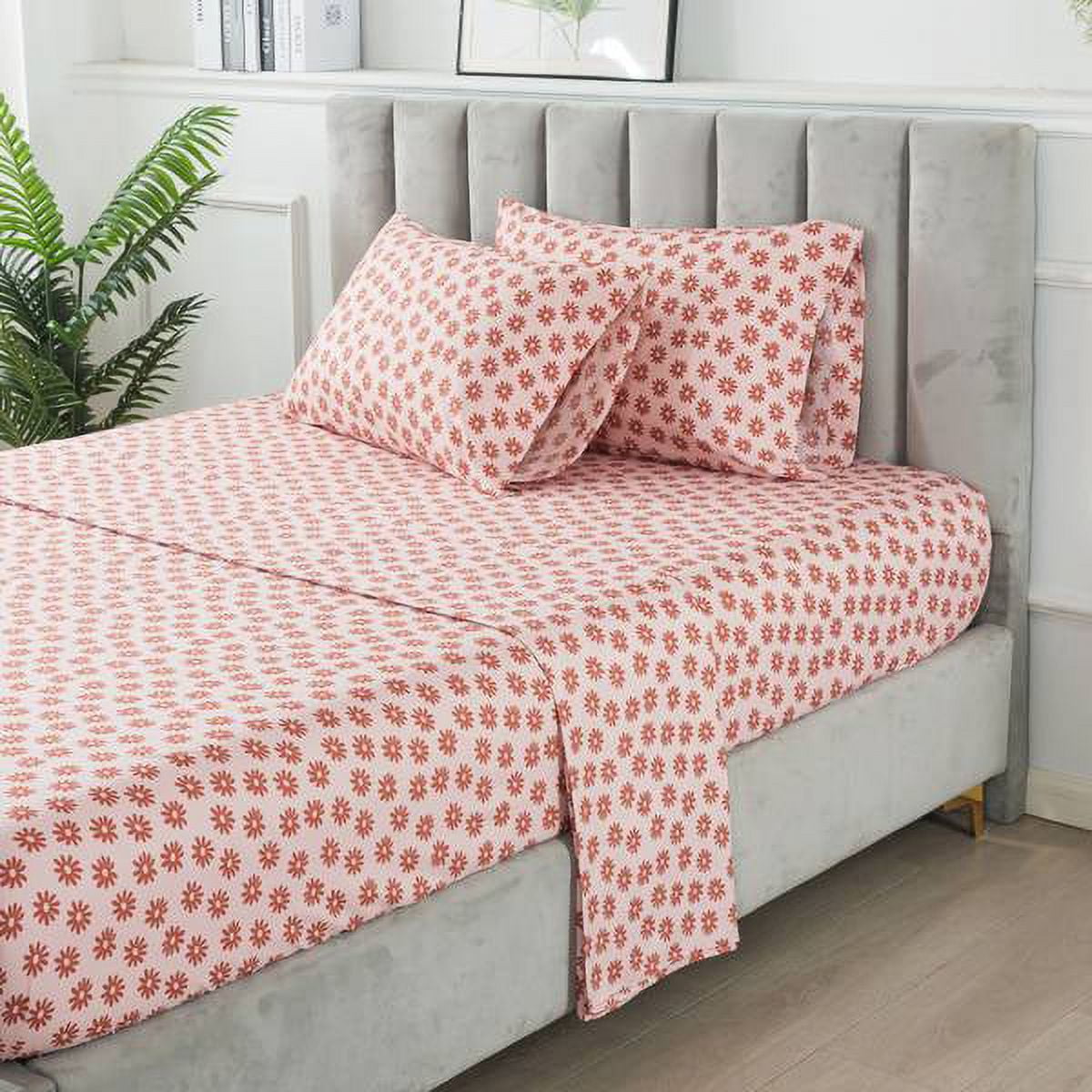 Luxurious Quilted 7-Piece Reversible Bed in a Bag Comforter Set with Sheets, Pink, Queen - All-Season Down Alternative Comforter Insert Detail