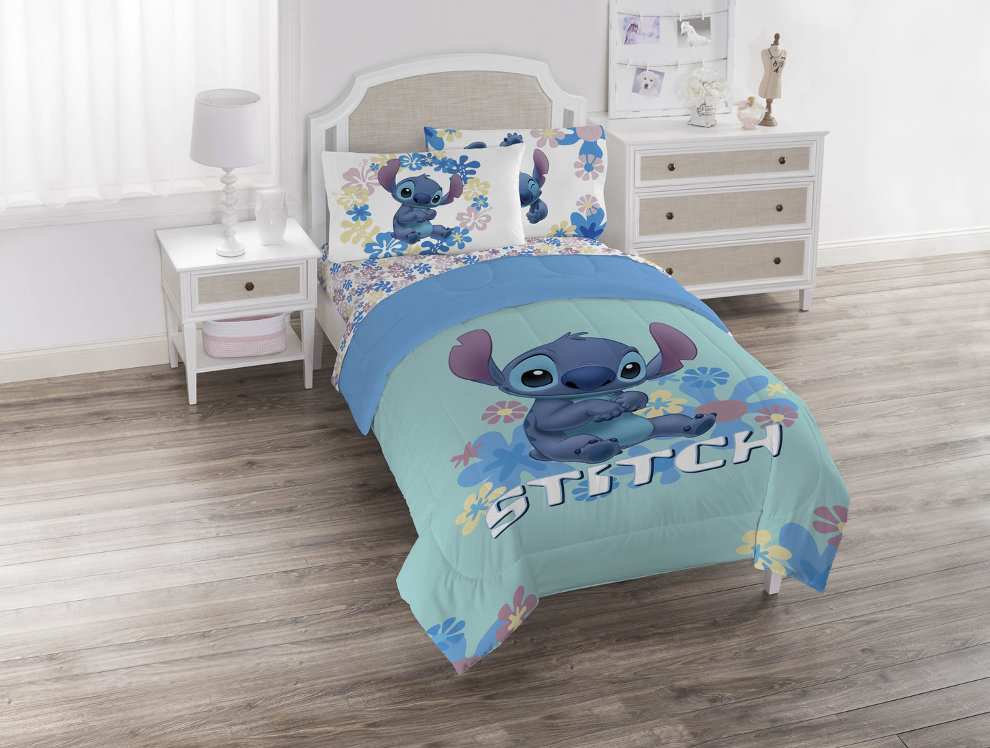 All-Season Lilo and Stitch Sweet Stitch 5 Piece Twin Size Kids Comforter Set with Sham - Super Soft Bed Set for Kids - Luxurious Quilted Duvet Cover Set Detail