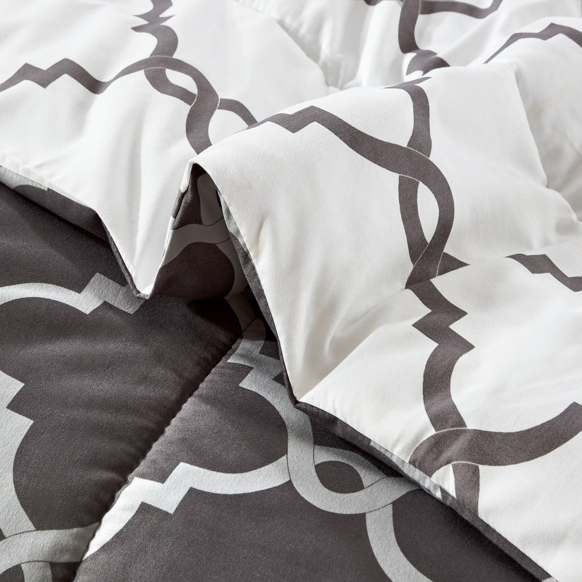 Luxurious Quilted 4 Piece Geometric Twin Comforter Set - Polyester Filling Reversible Washable Comforter Set - Luxurious Quilted Duvet Cover Set Detail