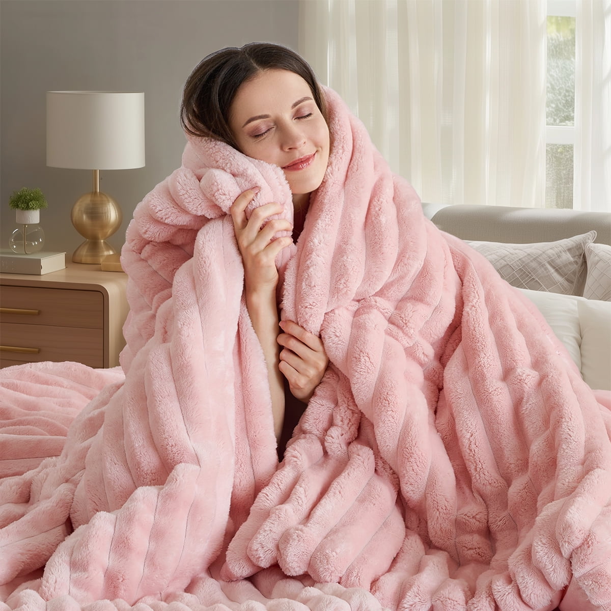 Fluffy Down Alternative Full/Queen Size Comforter Set, Fluffy Ribbed Plush Comforter Set, 3-Piece Bedding Set, Pink - All-Season Down Alternative Comforter Insert Detail
