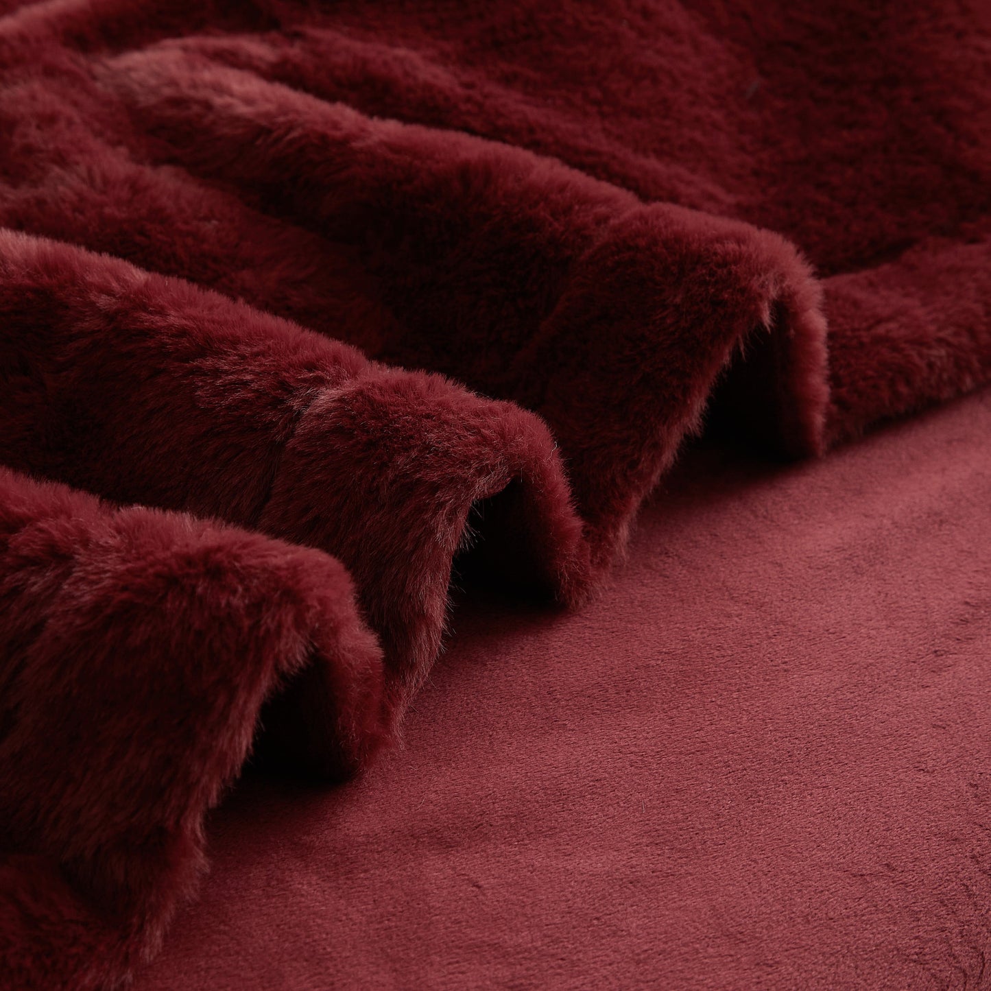 Cozy Fleece Cozy Faux Fur Super Soft luxury Blanket, Full/Queen, Luscious Merlot - Cozy Fleece Throw Blanket for Couch & Bed Detail
