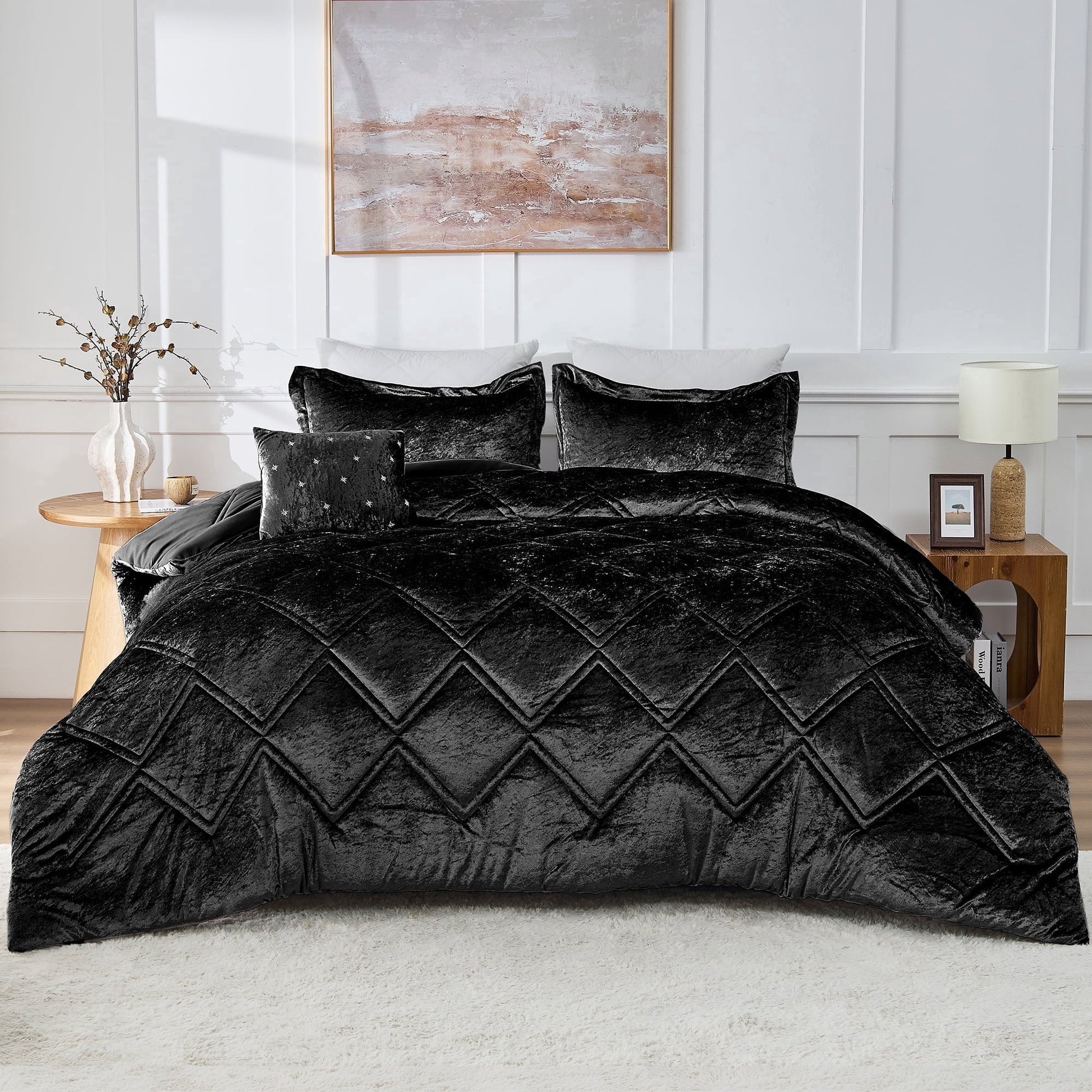 All-Season King/Cal King Size Comforter Sets, Velvet Bedding Comforter Set for All Seasons, Black Bedding Set with Decor Pillow - Luxurious Quilted Duvet Cover Set Detail