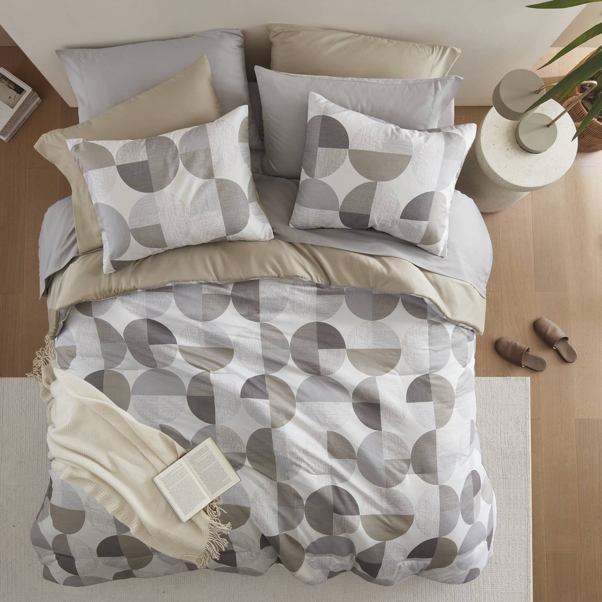 Heavyweight Warmth Full/Queen Size Comforter Set, Tan/Gray Bedding Set for All Seasons, 3-Piece Round Geometric Print Bedding Comforter Set - Hypoallergenic Ultra-Fluffy Quilt for Winter Detail