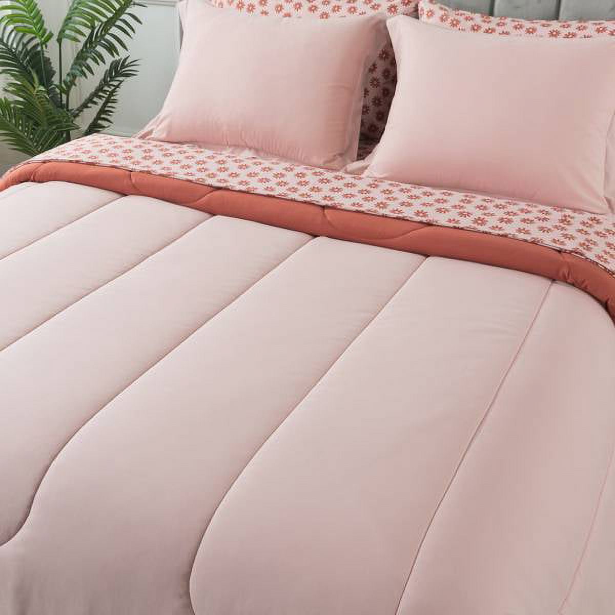 Luxurious Quilted 7-Piece Reversible Bed in a Bag Comforter Set with Sheets, Pink, Queen - All-Season Down Alternative Comforter Insert Detail