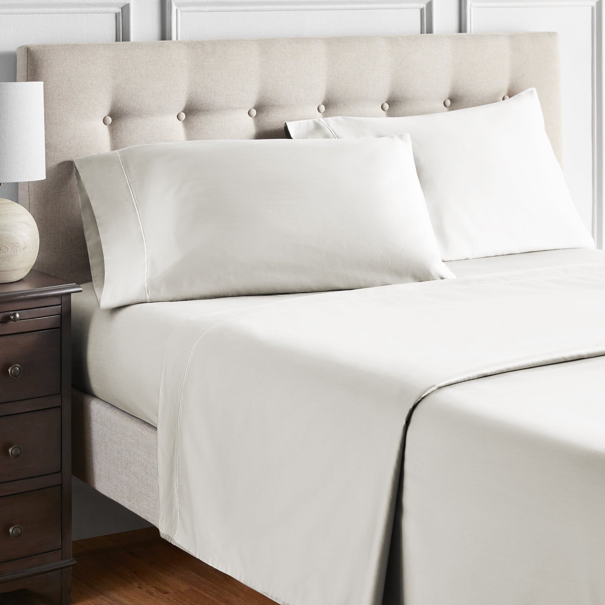Ultra-Soft 4-Piece 600 Thread Count White Egyptian Cotton Adult Bed Sheet Set, King - Deep Pocket - Breathable Egyptian Cotton Flat & Fitted Sheets Detail