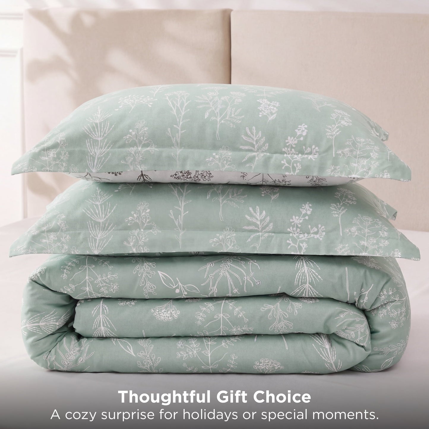 Hypoallergenic Cloud 3 Pieces Sage Green Queen Size Comforter Sets, Cute Flowers Botanical Lightweight Soft Bedding Set with 2 Pillow Shams - Luxurious Quilted Duvet Cover Set Detail