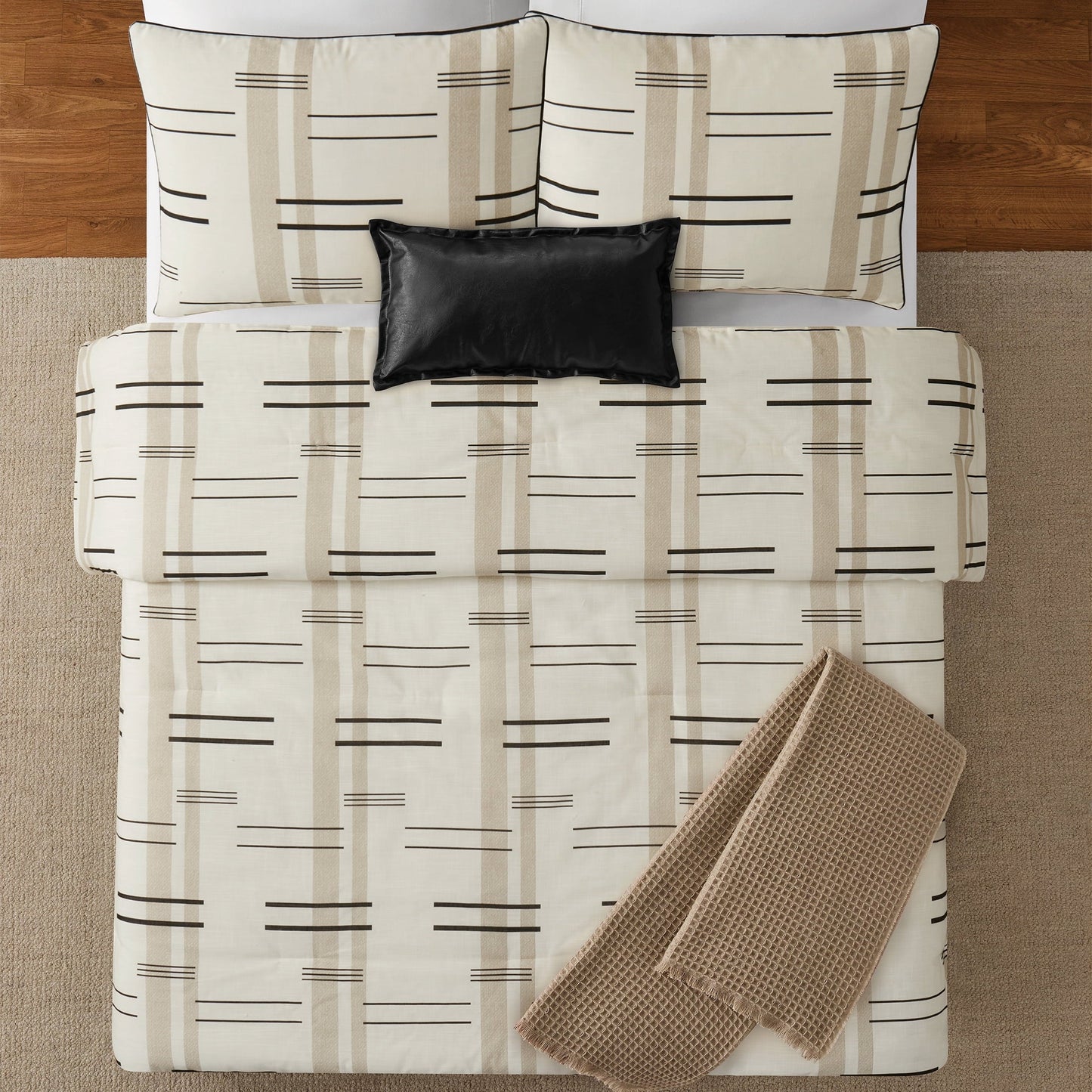 All-Season Full/Queen Comforter Set, All-Season, 5-Piece, Tan Modern - Hypoallergenic Ultra-Fluffy Quilt for Winter Detail