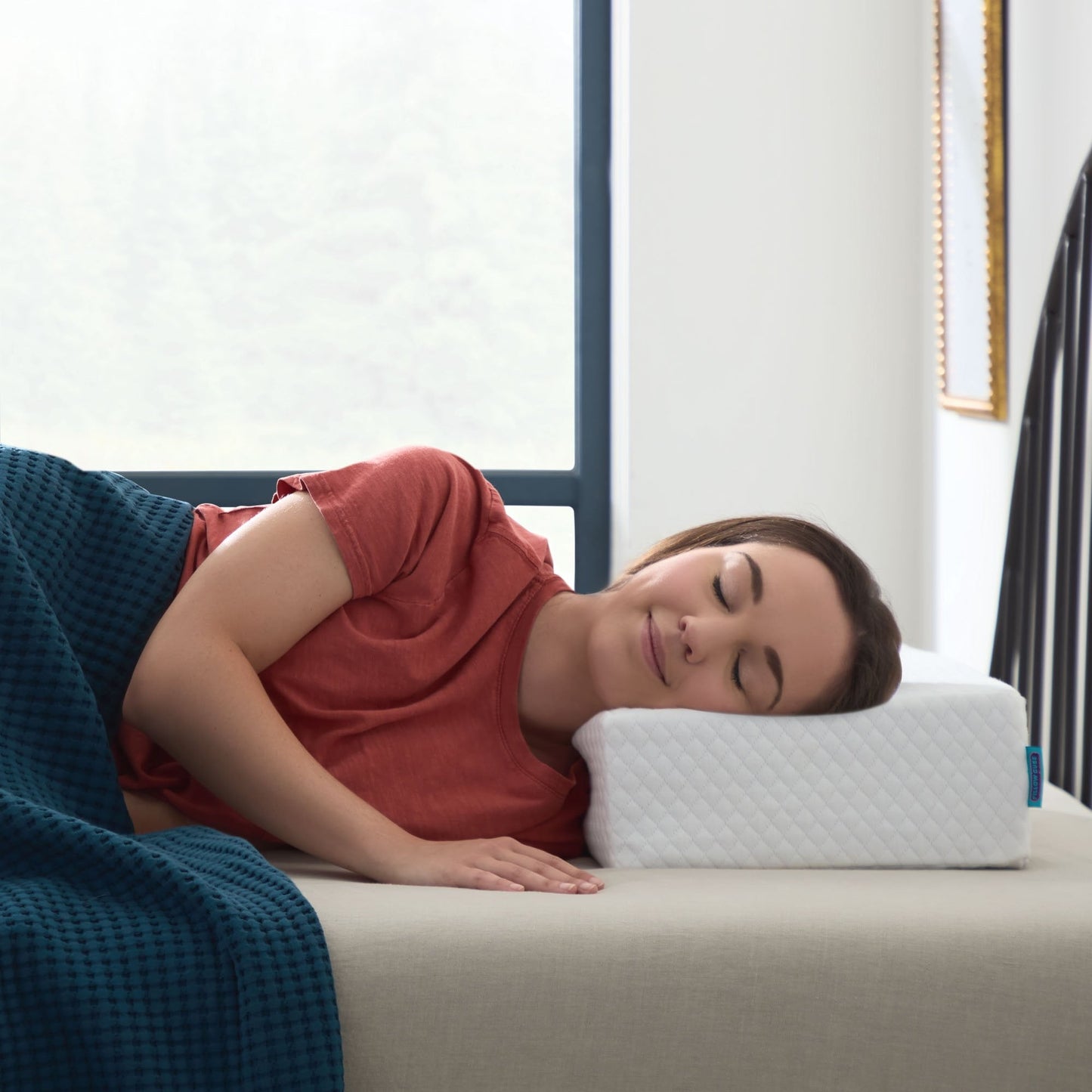Orthopedic Support Standard Pillow for Side Sleepers, Cooling Technology and Removable Cover - Decorative Throw Pillow Cushion for Sofa & Bed Detail