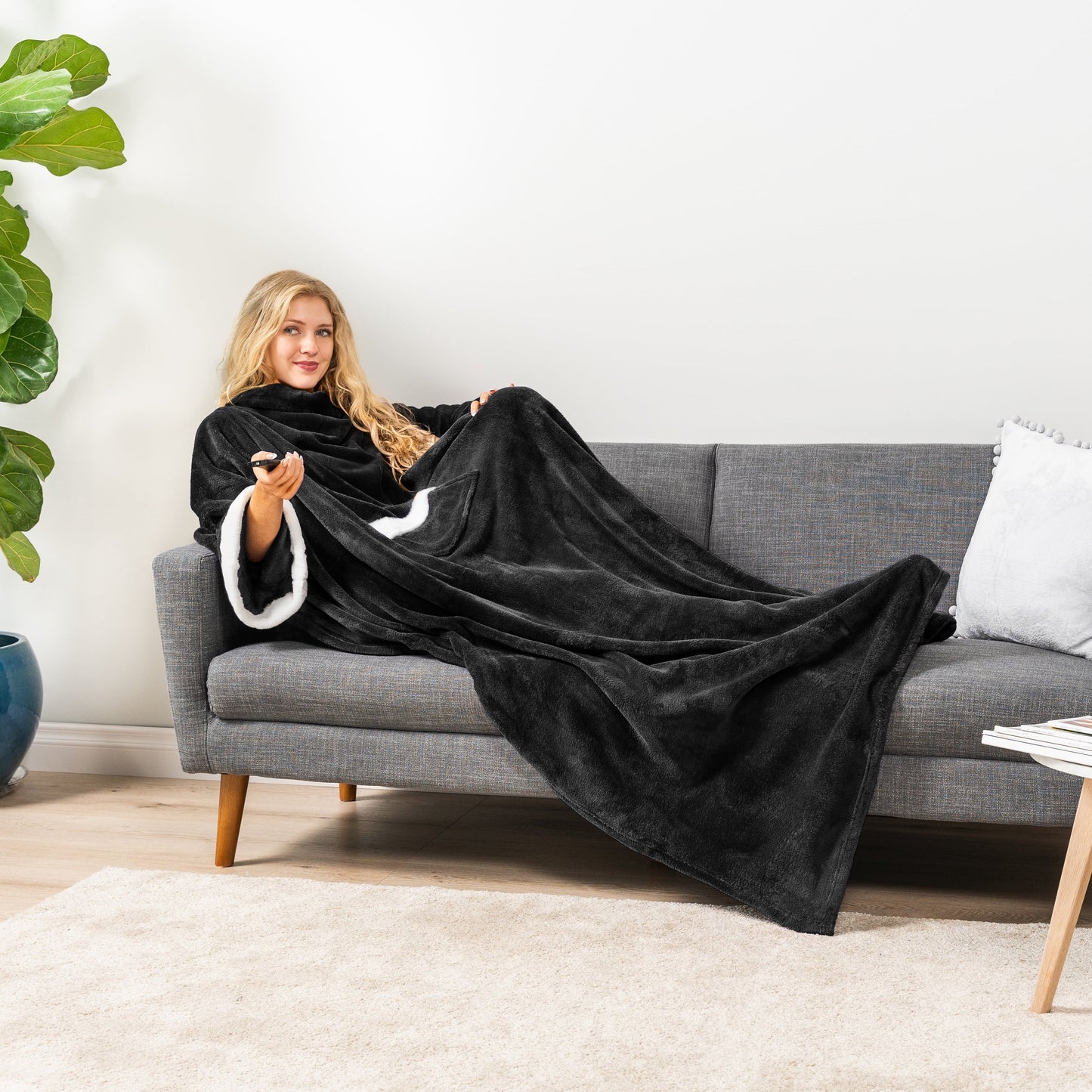 Lightweight Warm Fleece Blanket with Sleeves for Women Men Adults, Wearable Blanket Warm Soft Plush, Snuggle Pocket Sleeved TV Throw W... - Lightweight Plush Warm Blanket for All Seasons Detail