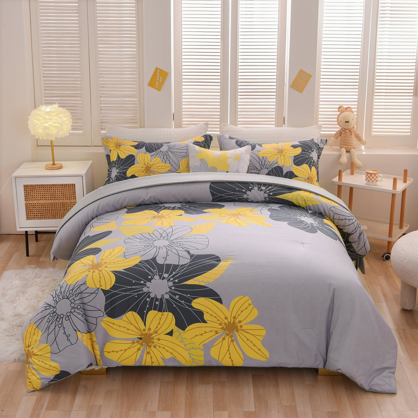 Luxurious Quilted Yellow Floral Comforter Set Queen Flower Bed Set Adult Soft Botanical Boho Bedding Set - Cloud-Like Soft Lightweight Bed Comforter Detail