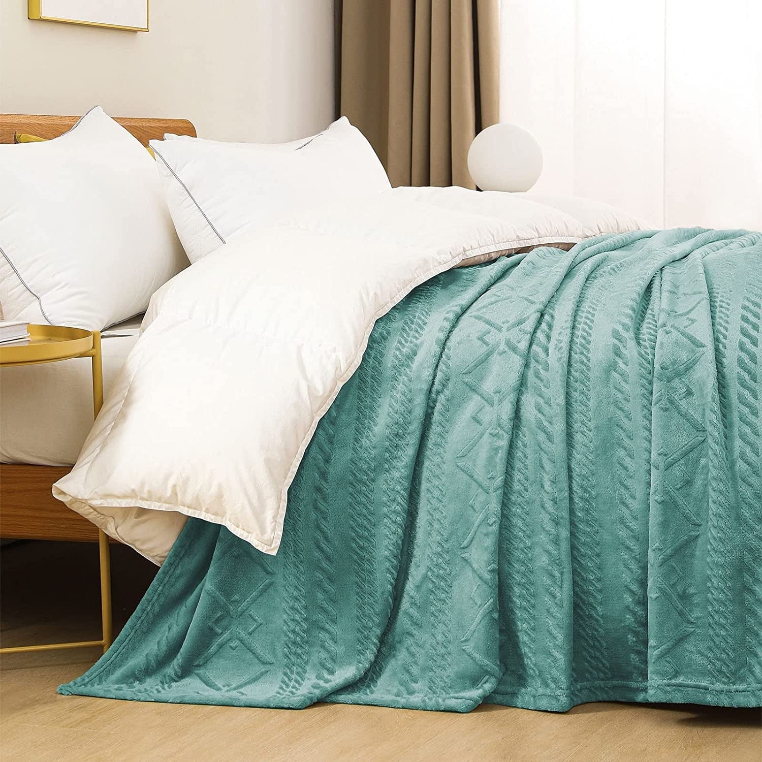 Reversible Sherpa Queen Size Soft Bed Blanket, Warm Fuzzy Luxury Bed Blankets, Decorative Geometry Pattern Plush Throw Blanket for Bed,... - Cozy Fleece Throw Blanket for Couch & Bed Detail