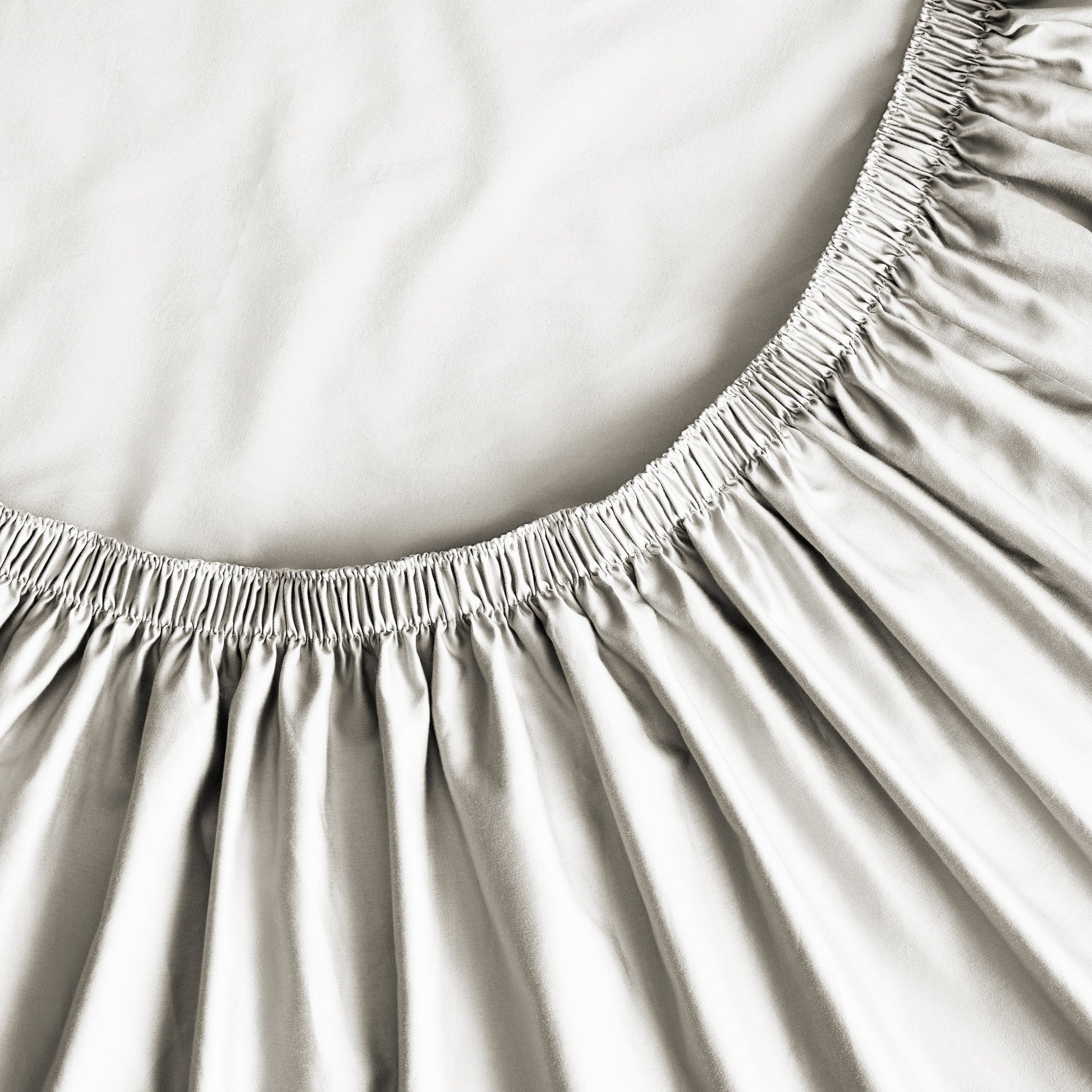 Ultra-Soft 4-Piece 600 Thread Count White Egyptian Cotton Adult Bed Sheet Set, King - Deep Pocket - Breathable Egyptian Cotton Flat & Fitted Sheets Detail