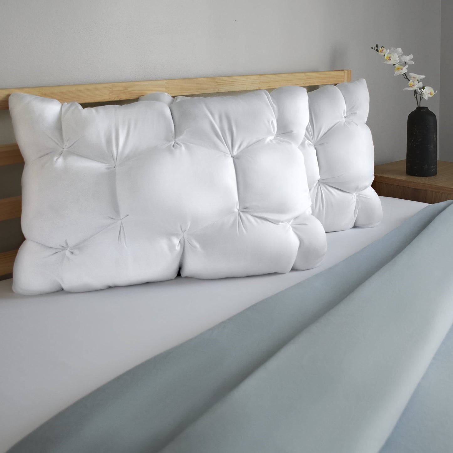 Decorative Plump Down Alternative Cloud Luxe Bed Pillows, Standard/Queen - Adaptive Huggable Core (2 Pack) - Hotel Quality Plush Sleeping Pillows Detail
