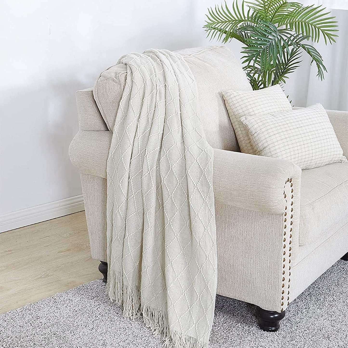 Cozy Fleece Rhombus Beige Throw Blanket, Soft and Lightweight, 50"x 60" - Cozy Fleece Throw Blanket for Couch & Bed Detail