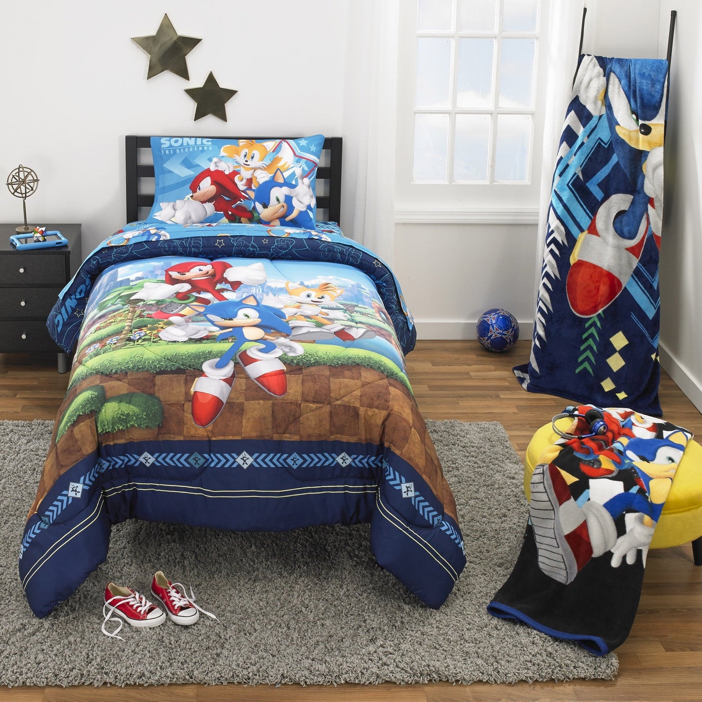 Hypoallergenic Cloud Sonic the Hedgehog Kids 2 Piece Blue Green Reversible Comforter and Pillowcase set, Twin/full - All-Season Down Alternative Comforter Insert Detail
