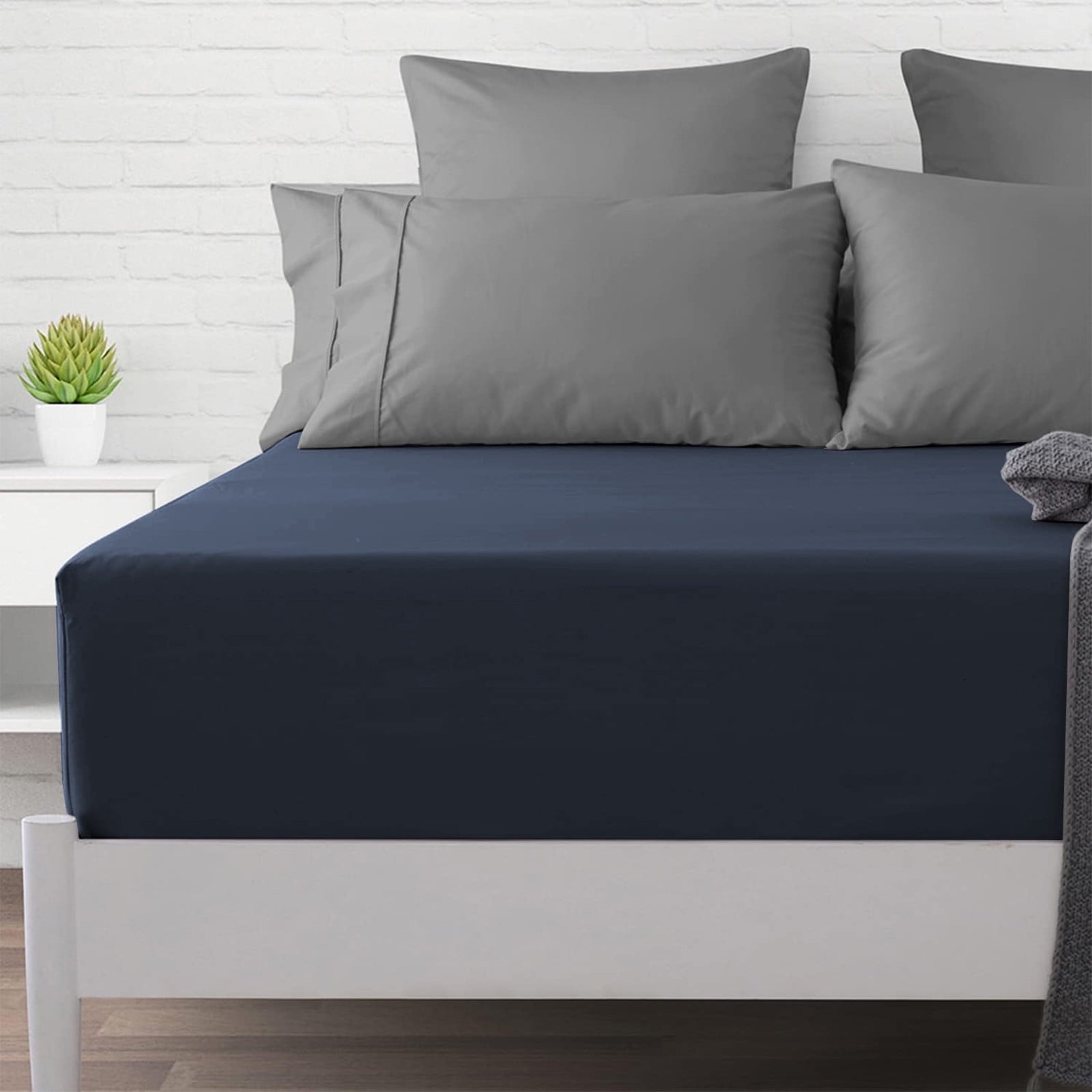 Breathable Luxury Bed Sheet, Queen Size - Deep Pocket Soft Wrinkle and Fade Resistant - Premium Ultra-Soft Pillowcase Pair for Sleeping Detail