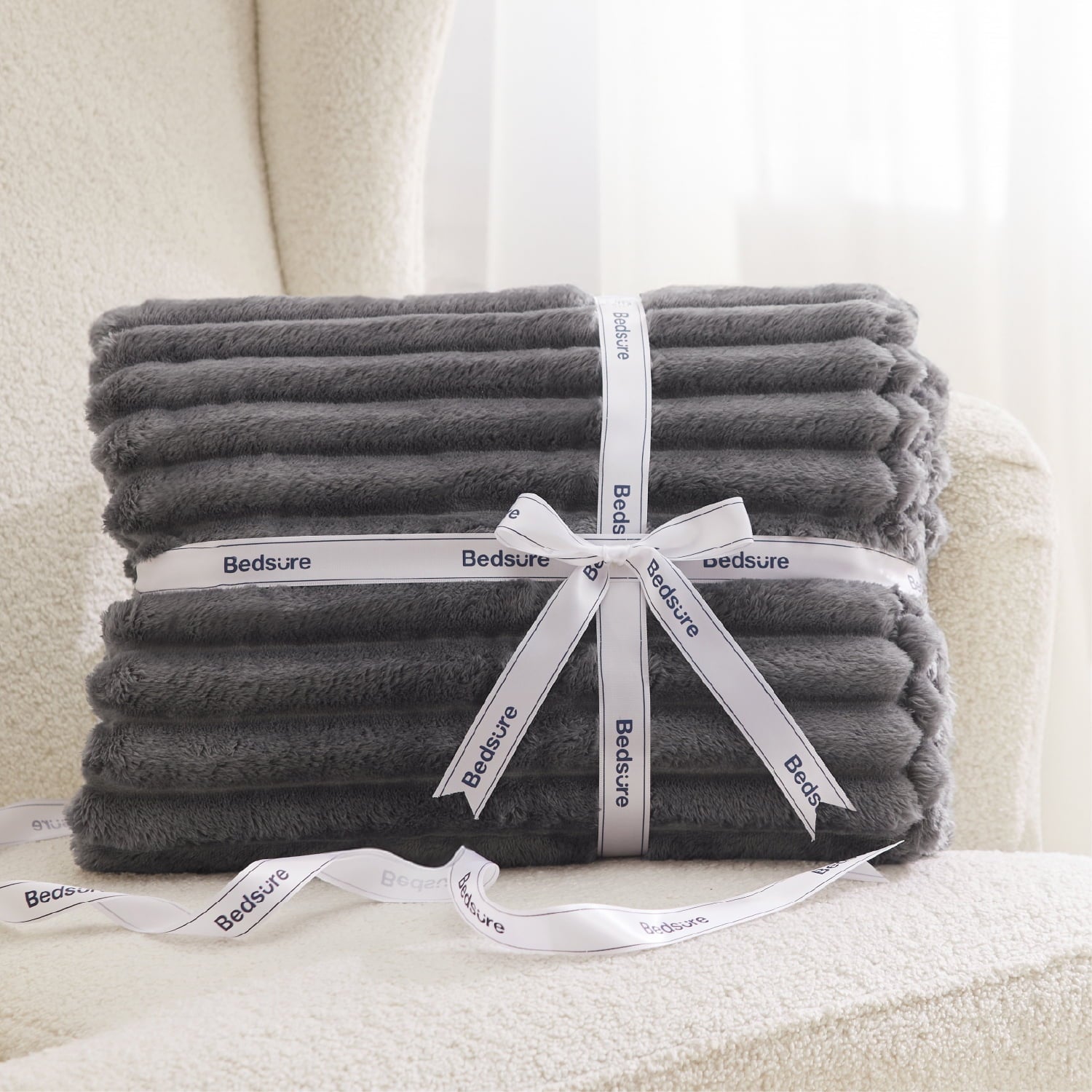 Super Soft Flannel Grey Fleece Throw Blanket for Couch - Super Soft Cozy Blankets for Women, Girls, 50x60 inches - Super Soft Reversible Sherpa Flannel Blanket Detail