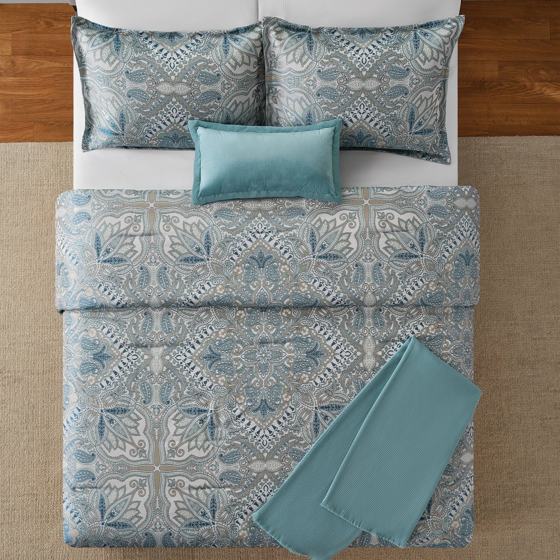 Luxurious Quilted Full/Queen Comforter Set, All-Season, 5-Piece, Teal Jacquard Medallion - Luxurious Quilted Duvet Cover Set Detail