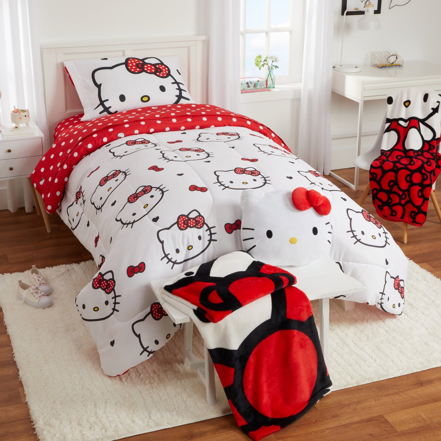 Reversible Sherpa Kids Red White Print Fleece Throw Blanket, 46 x 60 - Lightweight Plush Warm Blanket for All Seasons Detail