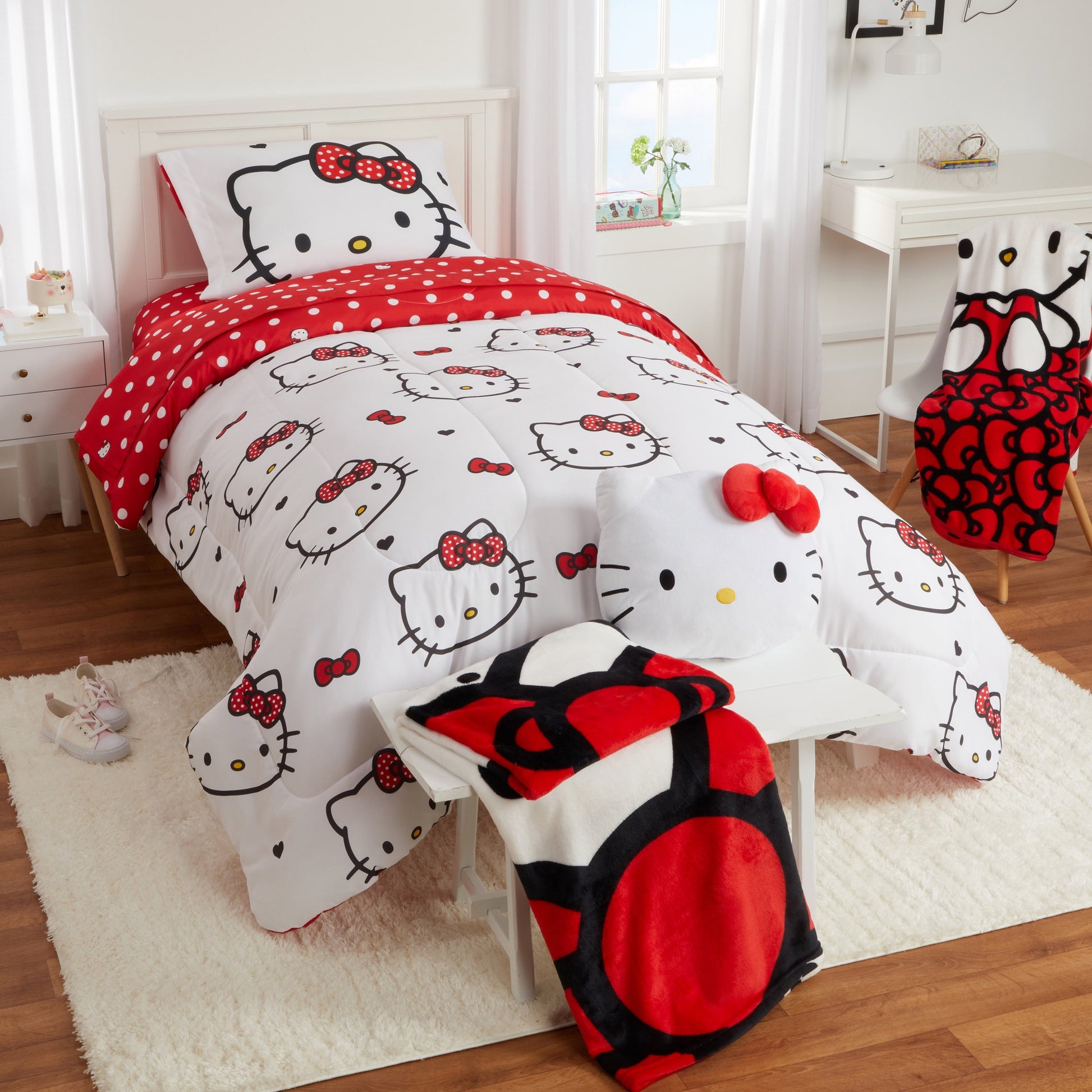 Reversible Sherpa Kids Red White Print Fleece Throw Blanket, 46 x 60 - Lightweight Plush Warm Blanket for All Seasons Detail